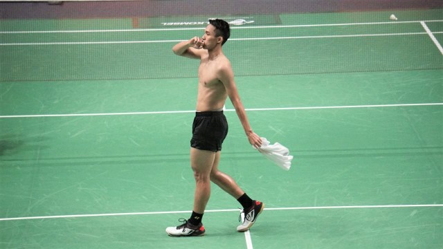Atlet bulu tangkis Indonesia, Jonatan Christie setelah usai melawan Chou Tienchen pada laga final tunggal putra di Asian games 2018 di Jakarta. (Foto: Aditia Noviansyah/kumparan)