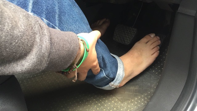 Ilustrasi kaki keram saat mengemudi (Foto: Aditya Pratama Niagara/kumparanOTO)