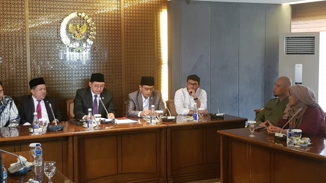 Wakil Ketua DPR Fadli Zon dan Fahri Hamzah menerima kunjungan Neno Warisman di Gedung DPR. (Foto: Ricad Saka/kumparan)