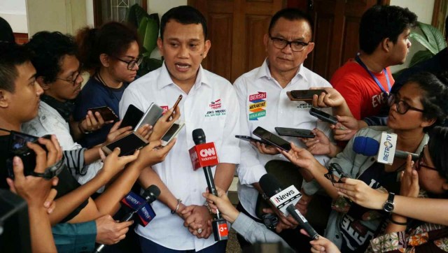 Sekjen PKB Abdul Kadir Karding dan Sekjen Golkar Lodewijk Freidrich Paulus. (Foto:  Irfan Adi Saputra/kumparan)