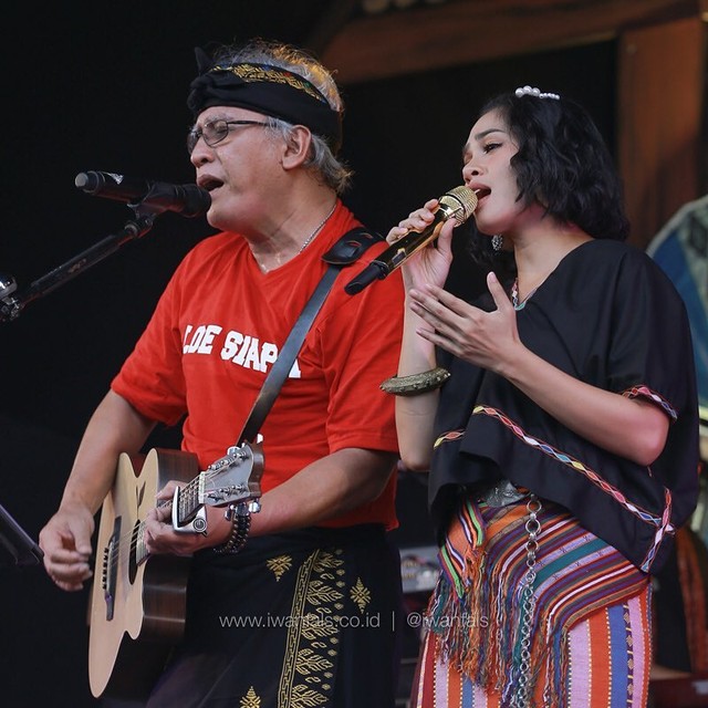6 Penyanyi yang Pernah Lupa Lirik saat Manggung (3)