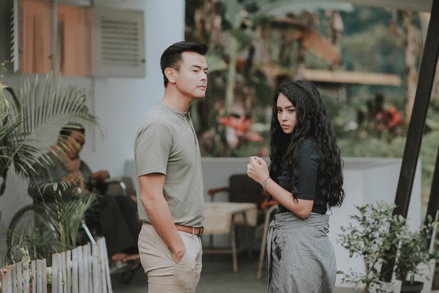 9 Soundtrack Film yang Dinyanyikan oleh Pemerannya (9)