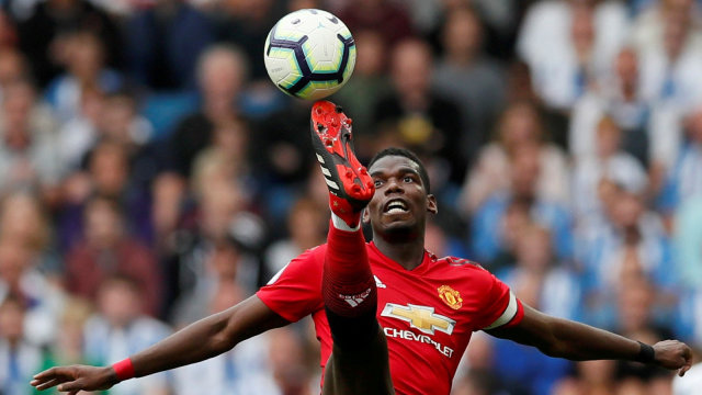 Pogba beraksi pada pertandingan melawan Brighton and Hove Albion. (Foto: Reuters/David Klein)