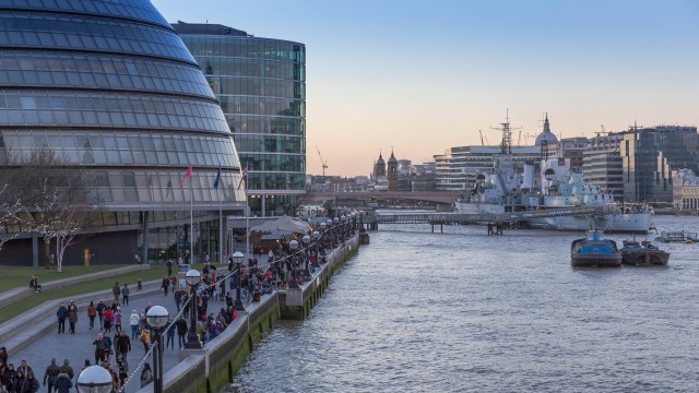 City Hall dan Sungai Thames di London, Inggris (Foto: Flickr/Marco Verch)