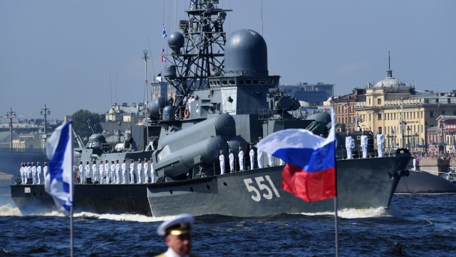 Ilustrasi kapal perang Rusia. (Foto: AFP/Kirill KUDRYAVTSEV)