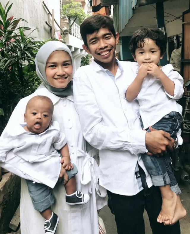 Diterpa Isu Selingkuh, Begini 7 Potret Harmonis Keluarga Dede Sunandar (4)