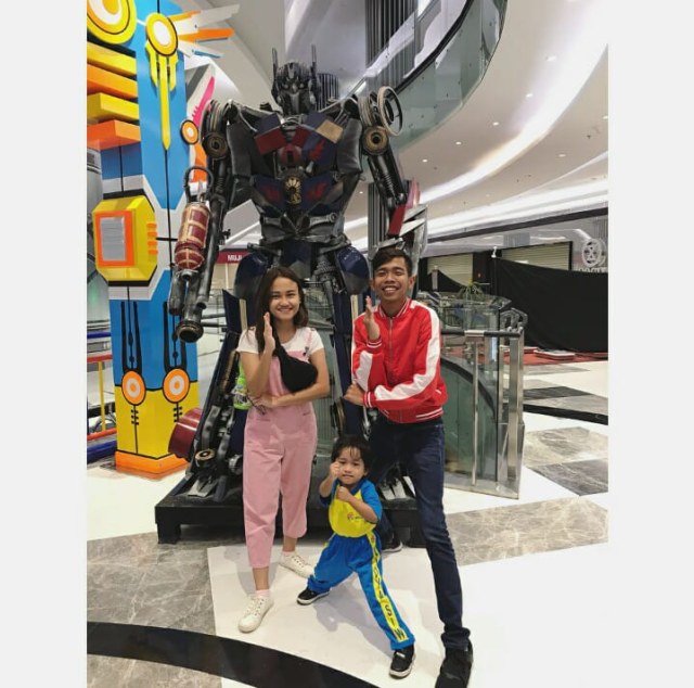 Diterpa Isu Selingkuh, Begini 7 Potret Harmonis Keluarga Dede Sunandar (7)