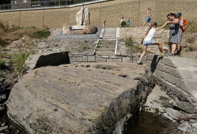 Batu kelaparan di Eropa (Foto: AP Photo/Petr David Josek)