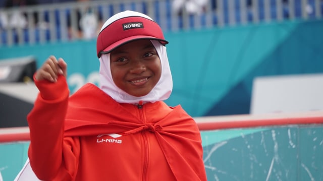 Nyimas Bunga Cinta meraih medali perunggu pada cabang olahraga skateboard nomor jalan putri. (Foto: Fanny Kusumawardhani/kumparan)