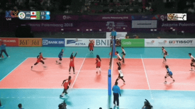 Aprilia Manganang lakukan spike keras hingga buat tim Jepang kewalahan (Foto: YouTube/Eza R Dimitri)