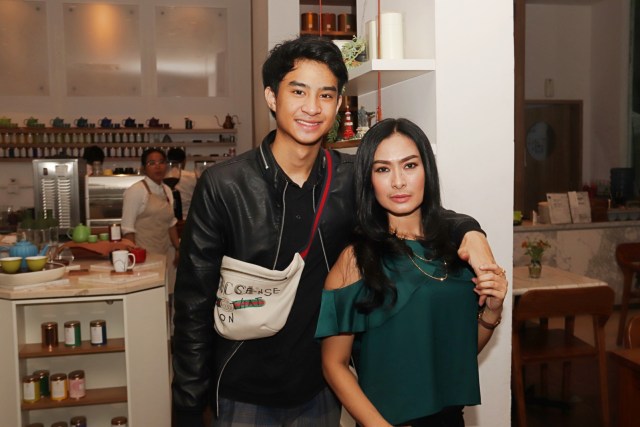 Iis Dahlia dan Devano. Foto: Munady Widjaja