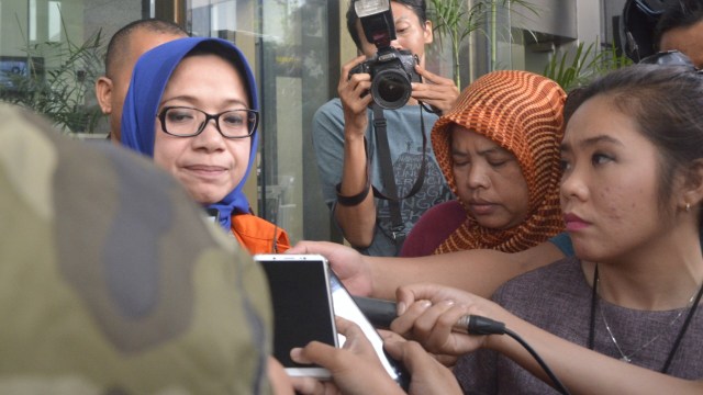 Wakil Ketua Komisi VII DPR nonaktif, Eni Maulani Saragih usai diperiksa sebagai tersangka kasus dugaan suap pembangunan proyek PLTU Riau-1, di Gedung KPK, Jakarta, Rabu (29/08/2018). (Foto: Nadia K. Putri)