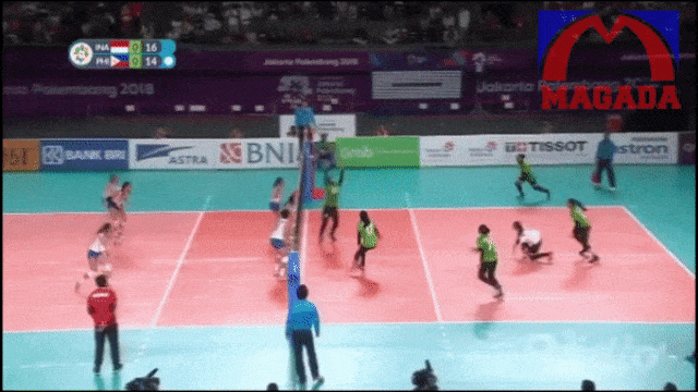 Mengenakan kaos berwarna hijau dengan nomor punggung 9, Aprilia berhasil cetak skor 17 lewat spike kerasnya (Foto: YouTube/Maniac Volleyball)