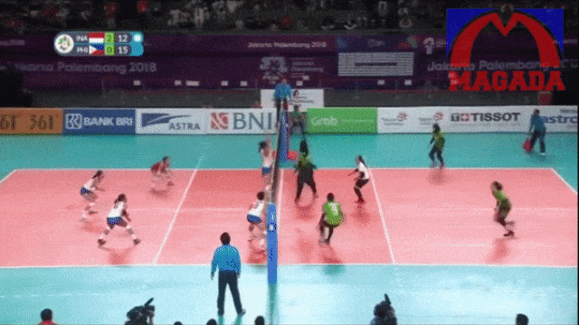 Tim lawan lagi-lagi kewalahan menahan spike keras dari Aprilia (Foto: YouTube/Maniac Volleyball)