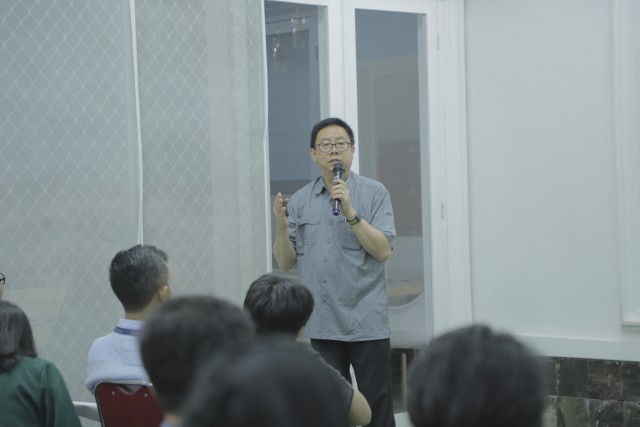 Yosep Stanley Adi Prasetyo, Ketua Dewan Pers, memberikan pengarahan kepada para wartawan kumparan. (Foto: istimewa)