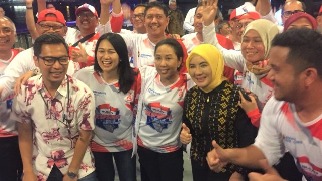 Menteri BUMN Rini Soemarno (Tengah) Bersama Direktur Utama PT Pertamina (Persero) Nicke Widyawati (Kanan), Palembang, Sumatera Selatan, Rabu (29/8). (Foto:  Abdul Latif/kumparan)