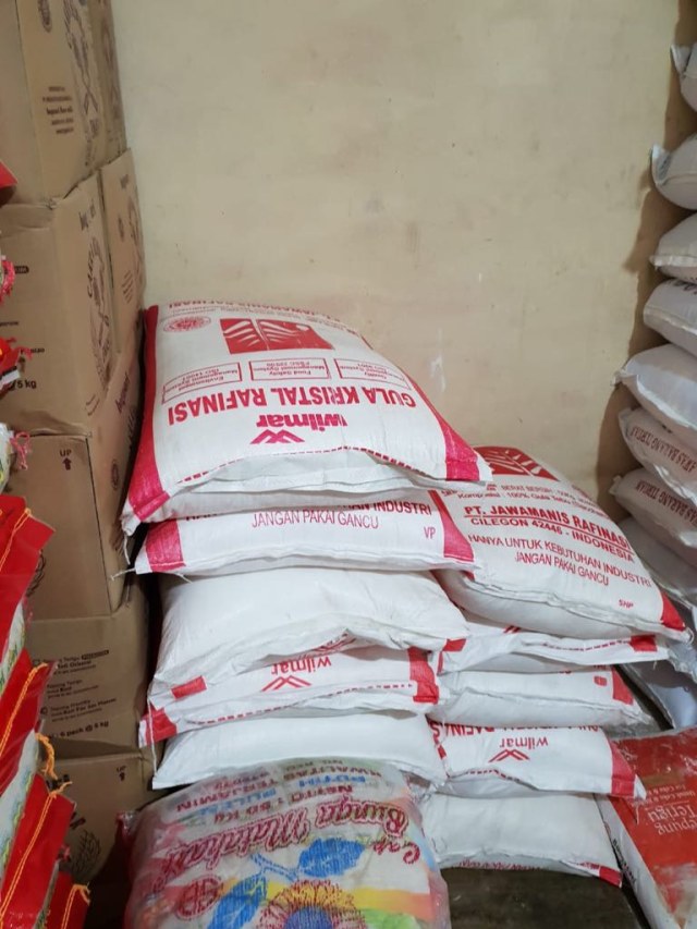 Gula Rafinasi yang Disita Petani Tebu, Kamis (30/8/18). (Foto: Istimewa)