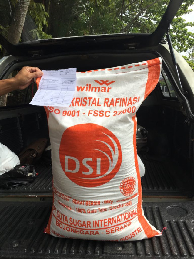Gula Rafinasi yang Disita Petani Tebu, Kamis (30/8/18). (Foto: Istimewa)