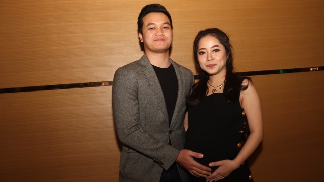 Aldy Primanda dan Karina Salim saat menghadiri acara di Pasific Place, Jakarta Selatan, Kamis (30/8). (Foto: Munady)