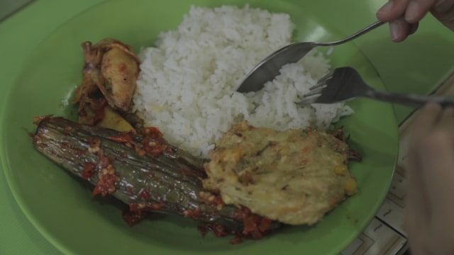 Menu di Warteg Warmo (Foto:  Retno Wulandhari Handini/kumparan)