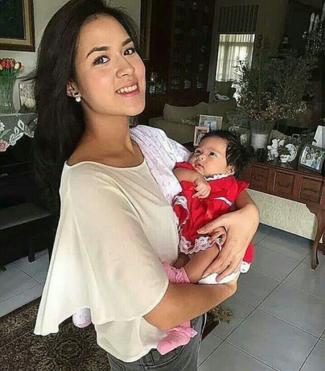 Hamil Anak Pertama, Begini 10 Potret Raisa yang Keibuan (3)