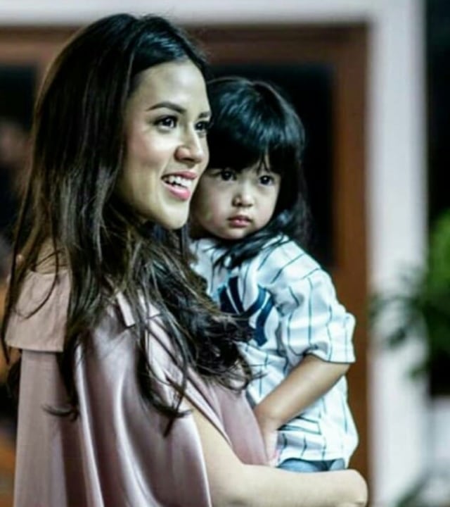 Hamil Anak Pertama, Begini 10 Potret Raisa yang Keibuan (6)