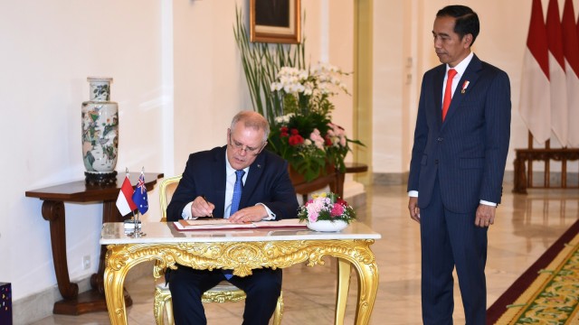 Presiden Joko Widodo terima kedatangan PM Australia Scott Morrison di Istana Bogor, Jumat (31/8/2018). (Foto: AFP/Sonny Tumbelaka)