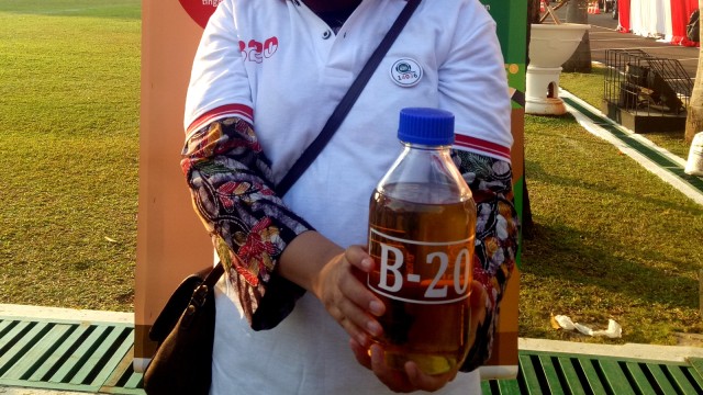 Ilustrasi biodiesel 20 persen (B20). (Foto: Nicha Muslimawati/kumparan)