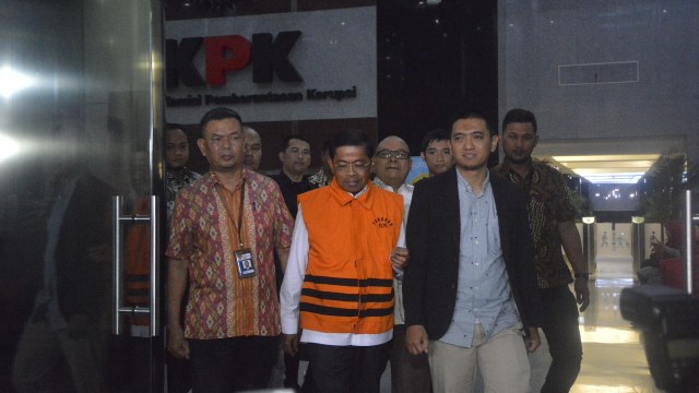 Mantan Menteri Sosial RI, Idrus Marham resmi ditahan KPK, Jumat (31/8/2018). (Foto: Nadia K Putri)