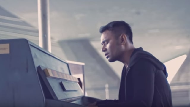 Judika di video klip lagu 'Jadi Aku Sebentar Saja' (Foto: YouTube Judika TV)