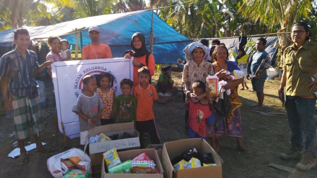 Muhammad Rukman saat menjadi relawan di Lombok. (Foto: Dok. Mapala UNISI)
