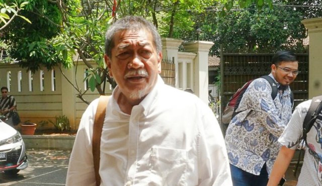 Deddy Mizwar tiba di Rumah Pemenangan Jokowi-Ma'ruf Cemara, Jakarta, Sabtu (1/9/2018). Foto: Jamal Ramadhan/kumparan