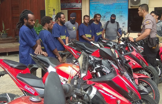 Komplotan Pencuri Motor Antar Kabupaten Tertangkap di Jalan Trans Papua 