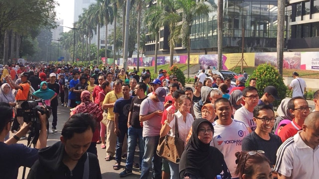 Antrean panjang pembelian tiket festival Asian Games, Minggu (2/9/2018). (Foto: Raga Imam/kumparan)