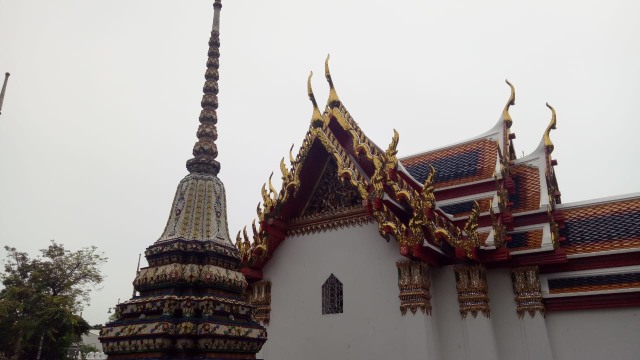 Thailand D-2: Berburu Candi, Bunga Goreng, dan Kalap Belanja di Bangkok