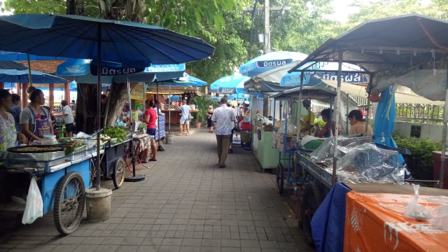 Thailand D-2: Berburu Candi, Bunga Goreng, dan Kalap Belanja di Bangkok (14)