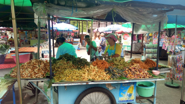 Thailand D-2: Berburu Candi, Bunga Goreng, dan Kalap Belanja di Bangkok (17)