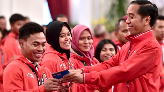 Jokowi Serahkan Bonus ke Atlet Asian Games 2018  (Foto: Biro Pers Setpres)