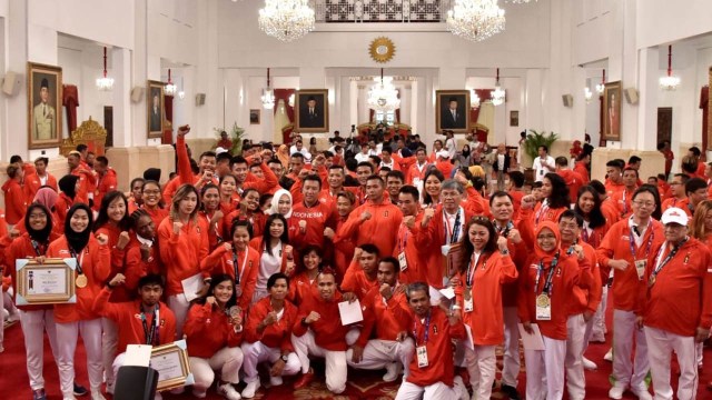 Jokowi Serahkan Bonus ke Atlet Asian Games 2018  (Foto: Biro Pers Setpres)