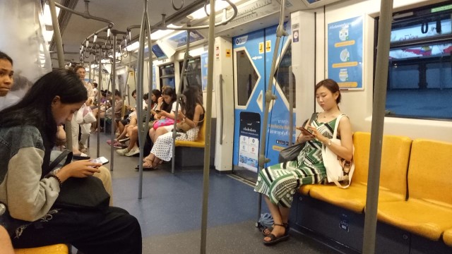 Thailand D-2: Berburu Candi, Bunga Goreng, dan Kalap Belanja di Bangkok (19)