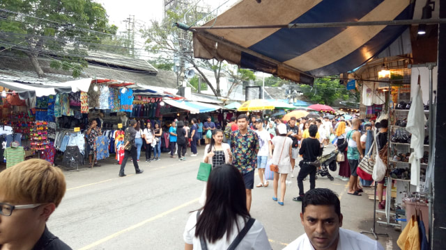 Thailand D-2: Berburu Candi, Bunga Goreng, dan Kalap Belanja di Bangkok (21)