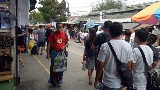 Thailand D-2: Berburu Candi, Bunga Goreng, dan Kalap Belanja di Bangkok (22)