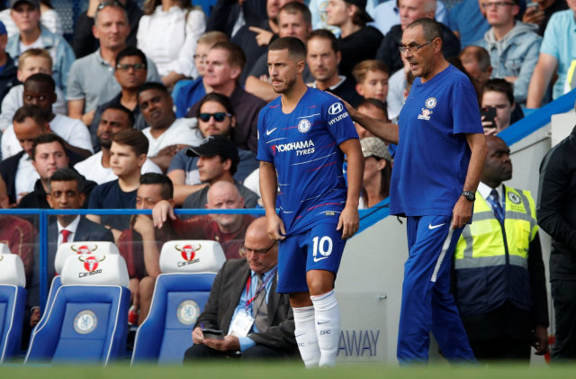 Hazard dan Sarri di laga melawan Arsenal. (Foto: Reuters/John Sibley)