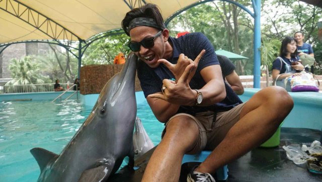 Para peserta komit up kumparan berkunjung ke Dolphin Bay di Ancol, Minggu (2/9/18). (Foto: Irfan Adi Saputra/kumparan)