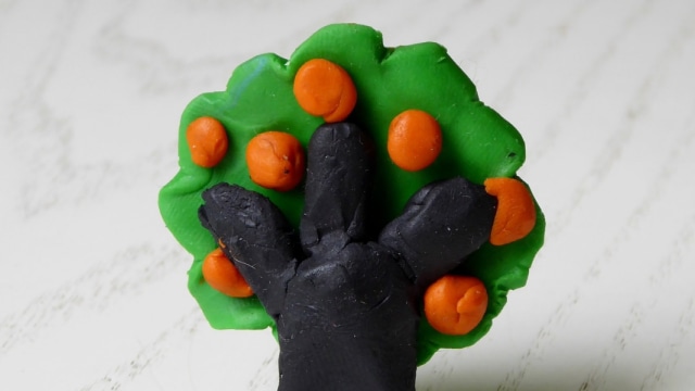 Pohon Buah dari Mainan Lilin (Foto: Pixabay)