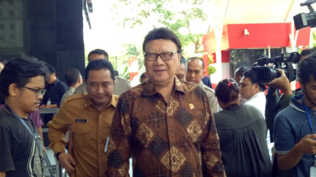 Mendagri Tjahjo Kumolo tiba di Gedung KPK. (Foto: Aprilandika Pratama/kumparan)