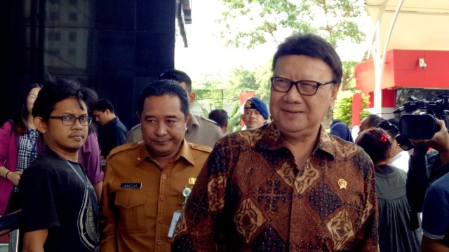 Mendagri Tjahjo Kumolo tiba di Gedung KPK. (Foto: Aprilandika Pratama/kumparan)