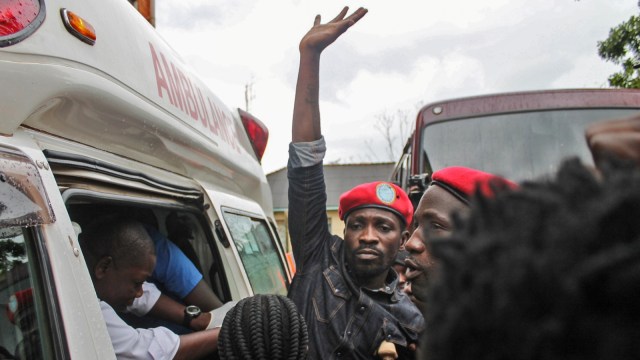 Bobi Wine rapper Uganda yang dianggap sebagai ancaman oleh pemerintah. (Foto: AFP/stringer)