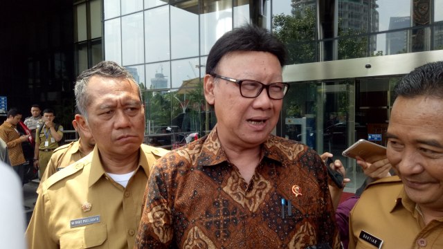 Menteri dalam negeri Tjahjo kumolo usai konferensi pers dengan KPK, Selasa (4/9). (Foto: Aprilandika Pratama/kumparan)