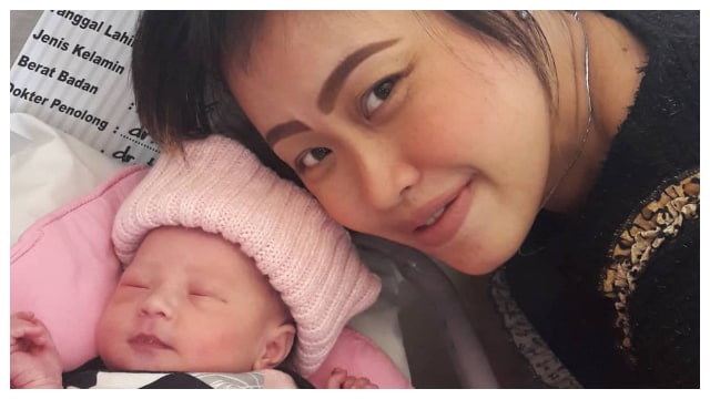 Pinkan Mambo Lahirkan Bayi Perempuan (Foto: IG @pinkan_mambo)